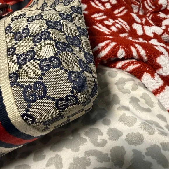 Authentic Gucci tote tan and red. Comes with certificate of authenticity - Picture 7 of 12